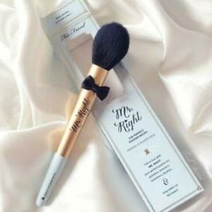 NEW MR. RIGHT TOO FACED BRUSH